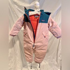 COPY - PERFECT CONDITION! 18-24 monthPatagonia baby snow pile one piece.